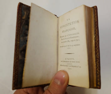 La Constitution française, décrétée par l'Assemblée Nationale constituante, aux années 1789, 1790 et 1791 ; Acceptée par le Roi le 14 septembre 1791