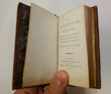 La Constitution française, décrétée par l'Assemblée Nationale constituante, aux années 1789, 1790 et 1791 ; Acceptée par le Roi le 14 septembre 1791. ...