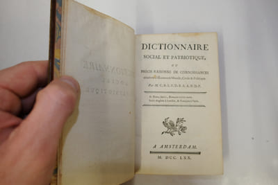 Dictionnaire social et patriotique ou précis raisonné de connoissances relatives à l'économie morale, civile et politique. Par M.C.R.L.F.D.B.A.A.P.D.P.