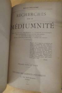 RECHERCHES SUR LA MEDIUMNITE. Etude des travaux des savants - L'écriture automatique des hystériques - L'écriture mécanique - Les médiums - Preuves absolues de nos communications avec le monde des esprits.