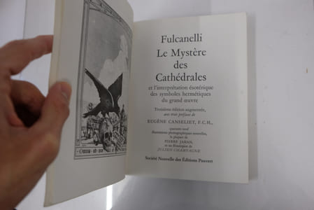 Le Mystère des Cathédrales Et l'interprétation ésotérique des symboles hermétiques du Grand oeuvre