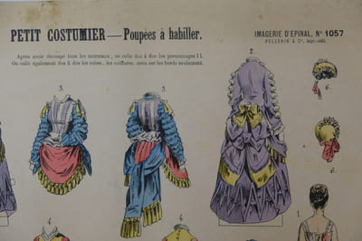 Petit costumier - Poupées à habiller