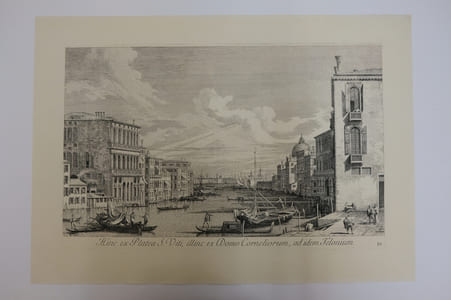 Vue sur le Grand Canal depuis la rue San Vitus.