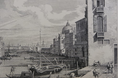 Vue sur le Grand Canal depuis la rue San Vitus.