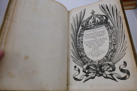 Topographia Galliae dat ist Een Algemeene en naeukeurige Lant en Plaets-beschrijvinghe van het Machtige Koninckrijk Vranckryck. Vol. II, III, IV. ...
