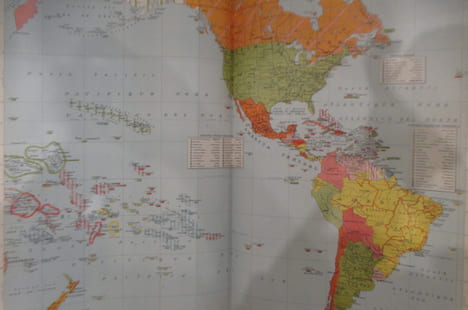 ATLAS INTERNATIONAL LAROUSSE. Politique et Economique / LAROUSSE INTERNATIONAL ATLAS. Political and Economical / ATLAS INTERNACIONAL LAROUSSE. ...