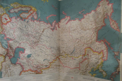 ATLAS INTERNATIONAL LAROUSSE. Politique et Economique / LAROUSSE INTERNATIONAL ATLAS. Political and Economical / ATLAS INTERNACIONAL LAROUSSE. ...