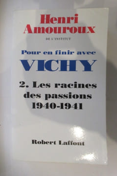 POUR EN FINIR AVEC VICHY. En 2 tomes.. Henri Amouroux