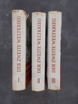 DER ZWEITE WELTKRIEG. In Bildern und Dokumenten. 3 vol.. Hans-Adolf Jacobsen & Hans Dollinger