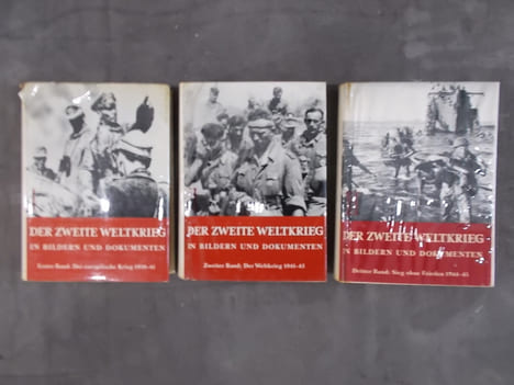 DER ZWEITE WELTKRIEG. In Bildern und Dokumenten. 3 vol.. Hans-Adolf Jacobsen & Hans Dollinger