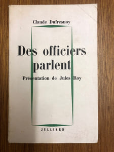 Des officiers parlent