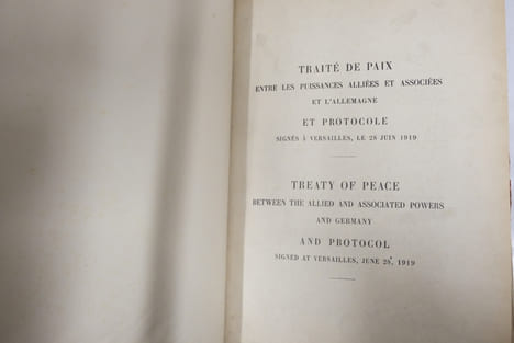 Traité de paix entre les puissances alliées et associées et l'Allemagne et protocole signés à Versailles le 28 juin. undefined