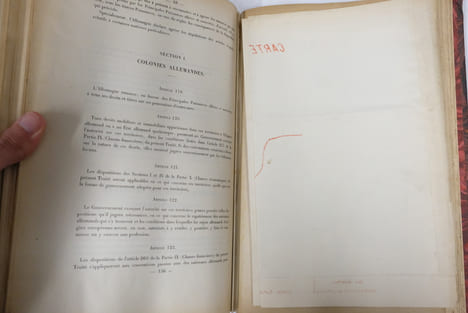 Traité de paix entre les puissances alliées et associées et l'Allemagne et protocole signés à Versailles le 28 juin. undefined