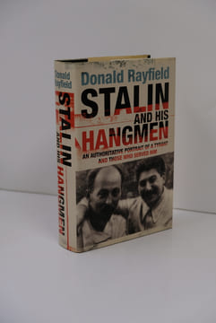 Stalin and His Hangmen - An Authoritative Portrait of a Tyrant and Those Who Served Him
 . Donald Rayfield 
