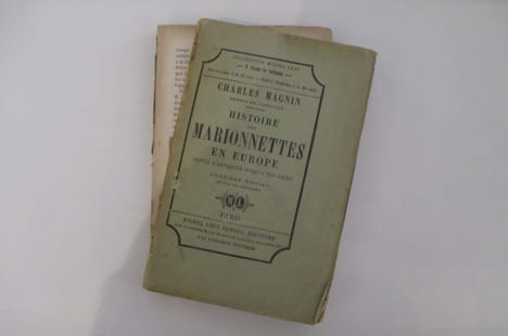 HISTOIRE DES MARIONNETTES EN EUROPE. Depuis l'antiquité jusqu'à nos jours. . Charles Magnin