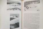 INVENTION DE L'ARCHITECTURE ROMANE.. Raymond Oursel