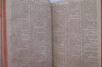 DICTIONNAIRE FRANÇOIS-ANGLOIS et ANGLOIS-FRANÇOIS, EN ABREGE. Avec des Accens pour faciliter aux Etrangers la prononciation de la Langue Angloise. 17eme édition. En 2 tomes.