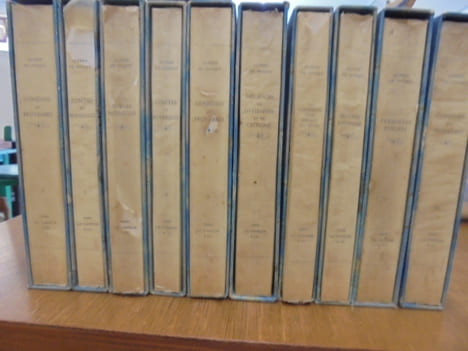 Oeuvres de Alfred de Musset MELANGES DE LITERATURE ET DE CRITIQUES 10 tomes Compositions hors texte de Georges Lepape. Tome I : Poésies 1828-1833, ...