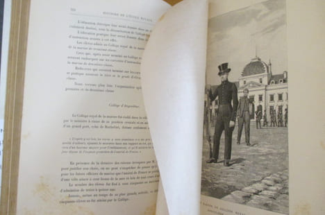 HISTOIRE DE L'ECOLE NAVALE ET DES INSTITUTIONS QUI L'ONT PRECEDEE. Anonyme. Par un ancien Officier