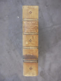 IV. MALADIES PARASITAIRES COMMUNES A L'HOMME ET AUX ANIMAUX. Tuberculoses, Scrofule, Morve, Charbon, Rage, Tétanos, Psittacose, Mycoses, Oosporoses, Aspergillose, Actinomycose, Ladrerie, Trichinose, Ankylostomose. + V. PALUDISME ET TRYPANOSOMIASE (2 tomes en 1 volume)