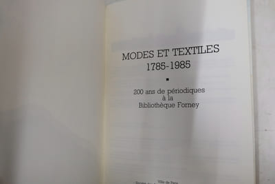 Modes et textiles: 1785-1985 : 200 ans de periodiques a la Bibliotheque Forney