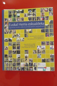 EUSKAL HERRIA ESKUALDEKA egoera sozio-ekonomikoaren argazkiak /
Aproximacion a la realidad socio-economica de las comarcas de Euskal Herria / Approche de la réalité socio-économique du Pays Basque par territoire.