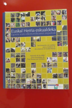 EUSKAL HERRIA ESKUALDEKA egoera sozio-ekonomikoaren argazkiak / 
Aproximacion a la realidad socio-economica de las comarcas de Euskal Herria / ...