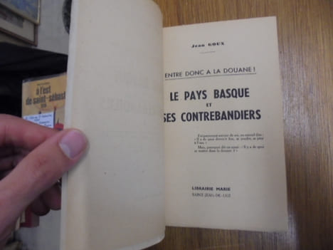 ENTRE DONC A LA DOUANE ! LE PAYS BASQUE et SES CONTREBANDIERS.
. Jean Goux
