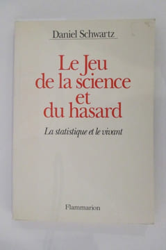 LE JEU DE LA SCIENCE ET DU HASARD. La statistique et le vivant.. Daniel Schwartz