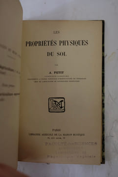Les propriétés physiques du sol. PETIT A.
