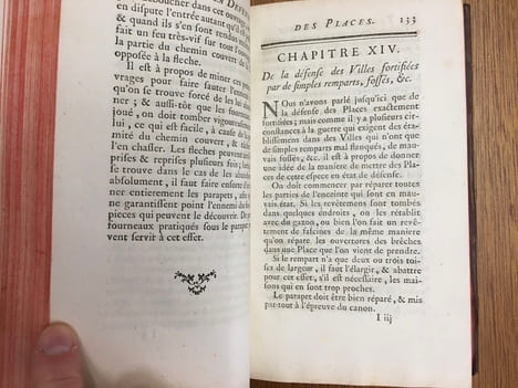 Traité de la défense des places, avec un précis des observations les plus utiles pour procéder à la visite ou à l'examen des villes fortifiées; Un ...