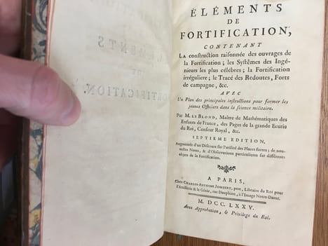 Eléments de fortification, contenant la construction raisonnée des ouvrages de la fortification ; les systêmes des ingénieurs les plus célèbres ; la ...