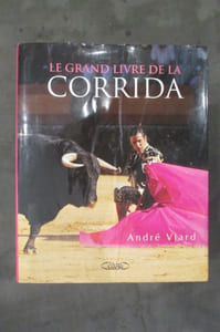 LE GRAND LIVRE DE LA CORRIDA 