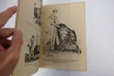 Figuras del toreo. Manolete visto por Alcalde Molinero. Texto literario de Juan Jara, Martínez de Ribera y Víctor Oraa.
