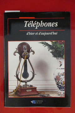 TELEPHONES D'HIER ET D'AUJOURD'HUI, rudimentaires ou esthétiques, fonctionnels ou surdoués.. Christian Altier et Claude Pérardel