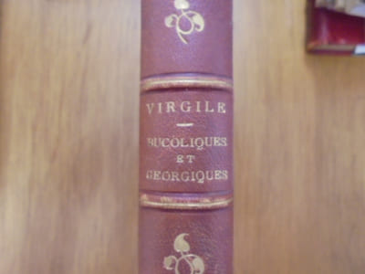 Oeuvres de Virgile; Texte Latin: P. Virgilii Maronis Opera avec un commentaire critique et explicatif, une introduction et une notice, par E. Benoist. Bucolique et Georgiques.