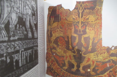 SUR LES ROUTES DE LA SOIE. Le grand voyage des objets d'art.