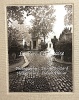 Le PERE LACHAISE. Photographies de Daniel Bouzard.. PARIS;