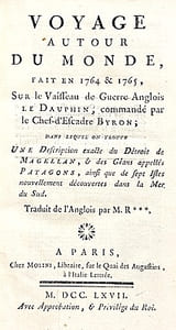 Voyage autour du Monde, fait en 1764 & 1765, sur le vaisseau de guerre anglois "le Dauphin", commandé par le chef-d'escadre Byron; dans lequel on trouve une description exacte du détroit de Magellan, & des géans appellés Patagons, ainsi que de sept isles nouvellement découvertes dans la Mer du Sud. Traduit de l'anglois par M. R***.