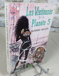 Les visiteuses de la planète 5.