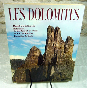 Les dolomites. Le massif du Catinaccio, Les dolomites de Gardena et de Fassa, Les pale di S. Martino, Les dolomites de Sesto.. PEDROTTI Remo