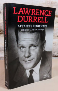 Affaires urgentes. Scène de la vie diplomatique.. DURRELL Lawrence