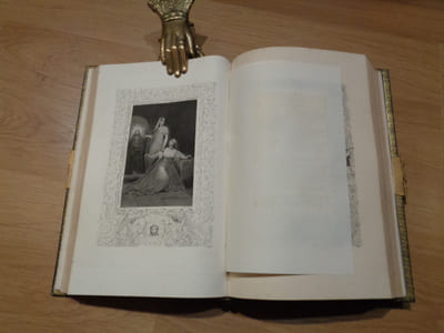 L'Imitation de Jésus-Christ. Traduction de M. L'Abbé Dassance. Avec des Réflexions tirées des Pères de l'Eglise, et de Bossuet, Fénelon, Massillon et Bourdaloue ; illustrée par MM. Tony JOHANNOT et CAVELIER.