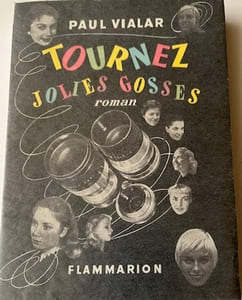 Tournez jolies gosses.