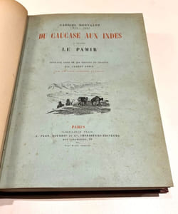 Du Caucase aux Indes.à travers le Pamir. Ouvrage orné de 250 dessins et croquis avec une carte itinéraire du voyage.