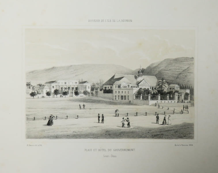 [REUNION] Souvenir de l'&Icirc;le de La R&eacute;union. Place et h&ocirc;tel du Gouvernement. Saint-Denis.. ROUSSIN (Louis-Antoine).