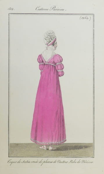 [PREMIER EMPIRE] Toque de satin orn&eacute;e de plumes de vautour. Robe de m&eacute;rinos.. COSTUMES PARISIENS.