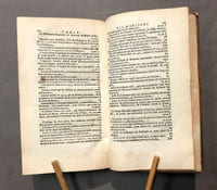 Tradition des faits,. Qui manifestent le sistème d'indépendance que les Evêques ont opposé dans les différens siècles aux principes invariables de la justice Souveraine du Roi sur tous ses Séjets (sic) indistinctement ; & la nécessité de laisser agir les Juges Séculiers contre leurs entreprises, pour maintenir l'observation des Loix, & la tranquilité publique.