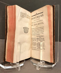 Les très-humbles remontrances du parlement au roi, du 9 avril 1753 ;. Auxquelles on a joint : 1° une tradition de faits, qui manifestent le système d'indépendance que les Évêques ont suivi dans tous les tems, & la necessité d'arrêter leur entreprise... 2° Un Recueil d'Ordonnances des Rois des trois Races, concernant les évocations, interdictions... 3° Une Collection des differens Arrêts & Arrêtés du Parlement... depuis le 16 décembre 1752 jusqu'à l'Exil des Enquêtes & Requêtes. 4° La Déclaration du Roi qui transfère la Grand'Chambre en la Ville de Pontoise.