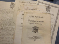 2 mandements (1821-1822)
5 lettres pastorales (1819-1821)
1 motet d'offertoire à lui dédié (1p. in-4)
1 ordonnance (datée de 1820)
2 copies manuscrites de lettres (une qui lui est adressée par les vicaires généraux, l'autre relative à son décès)